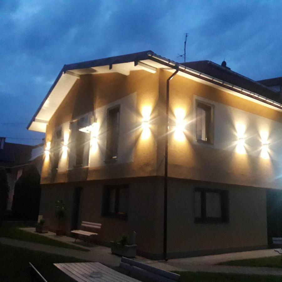 Noclegi I Restauracja Gracja Belchatow Luaran gambar