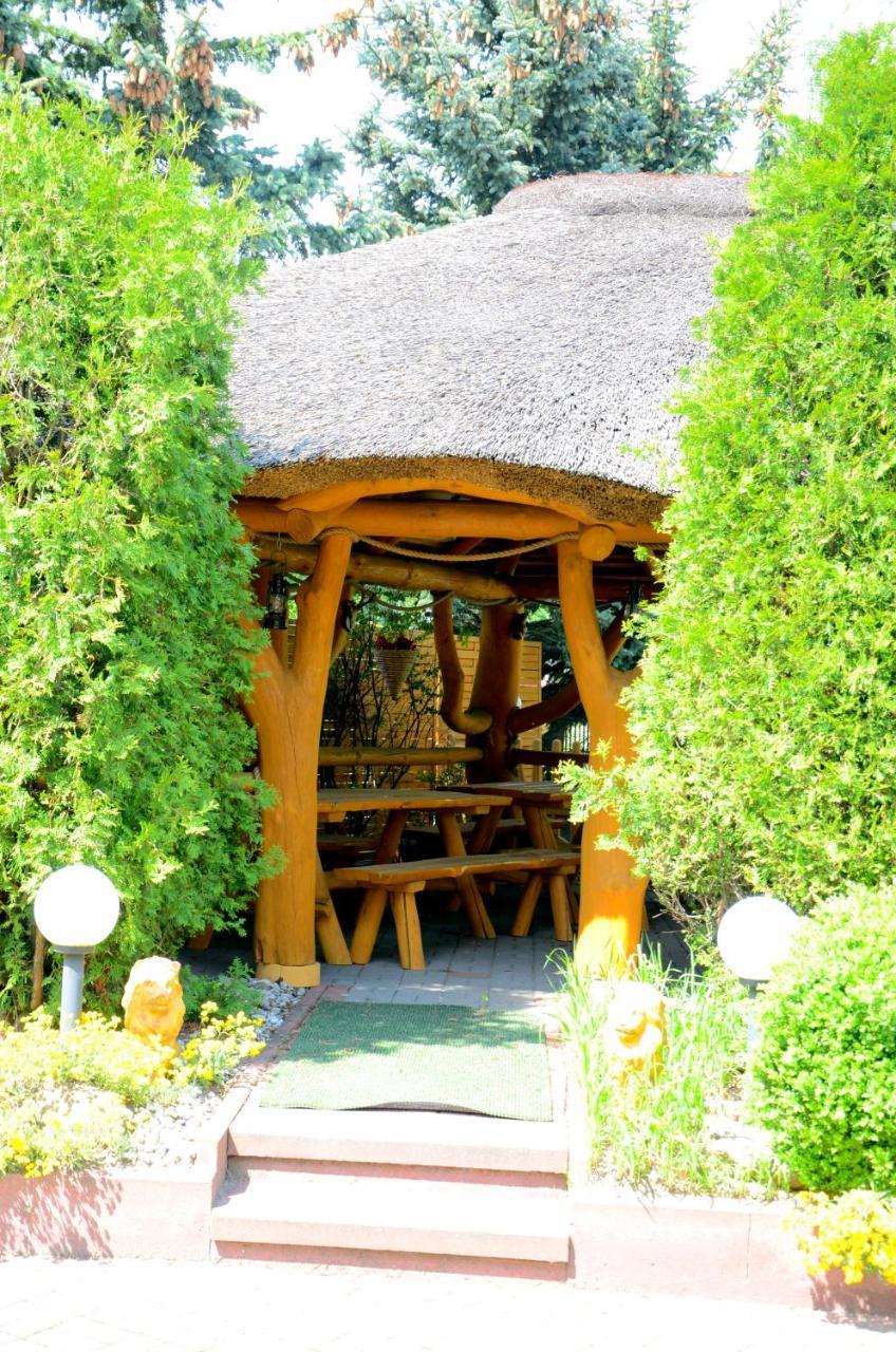 Noclegi I Restauracja Gracja Belchatow Luaran gambar